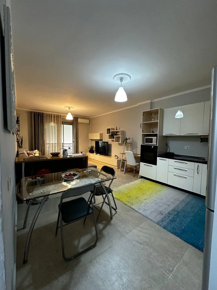 Tirane, jap me qera apartament 2+1 Kati 2, 96 m² 800 € (Liqeni i Thate)