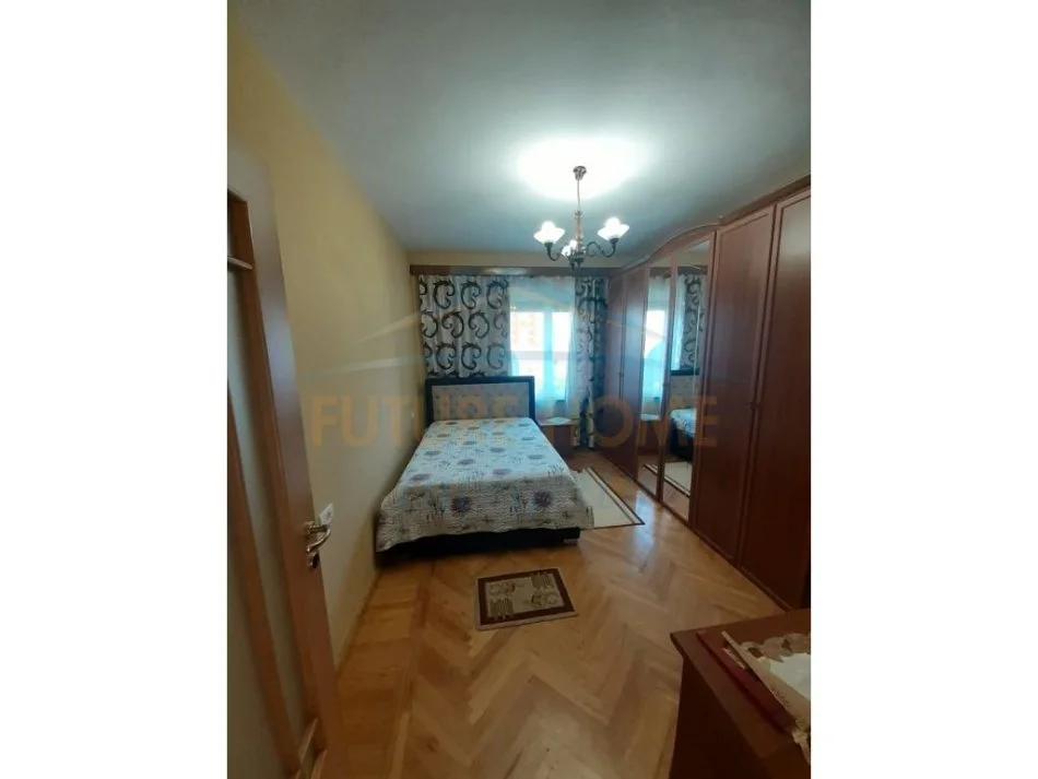 Tirane, jepet me qera apartament 2+1 Kati 3, 70 m² 500 € (Pazari i Ri)