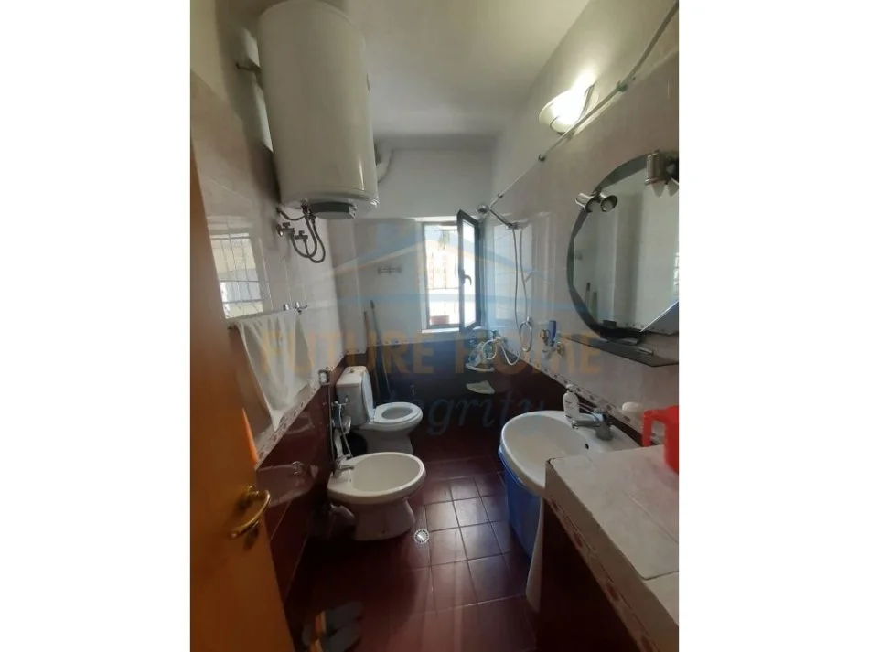 Tirane, jepet me qera apartament 2+1 Kati 3, 70 m² 500 € (Pazari i Ri)