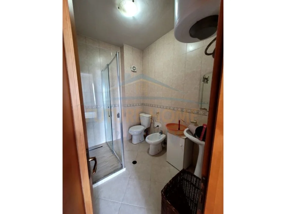 Tirane, jepet me qera apartament 2+1 Kati 8, 90 m² 500 € (Tregu Elektrik)