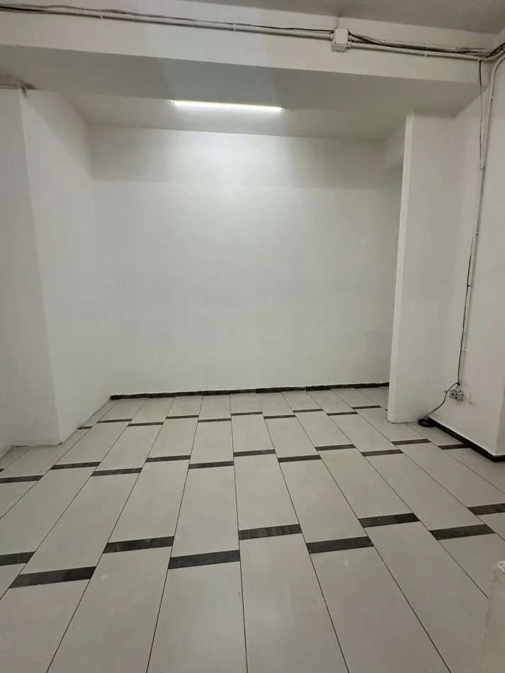 Tirane, jepet me qera Kati -1, 335 m² 1.500 € (Astir)