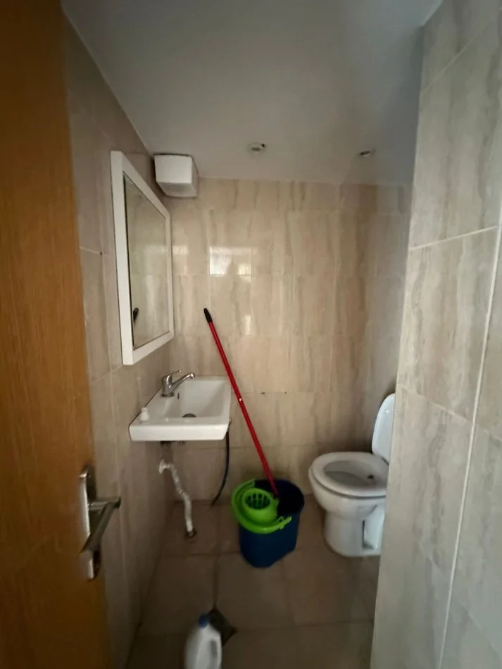 Tirane, jepet me qera Kati -1, 335 m² 1.500 € (Astir)