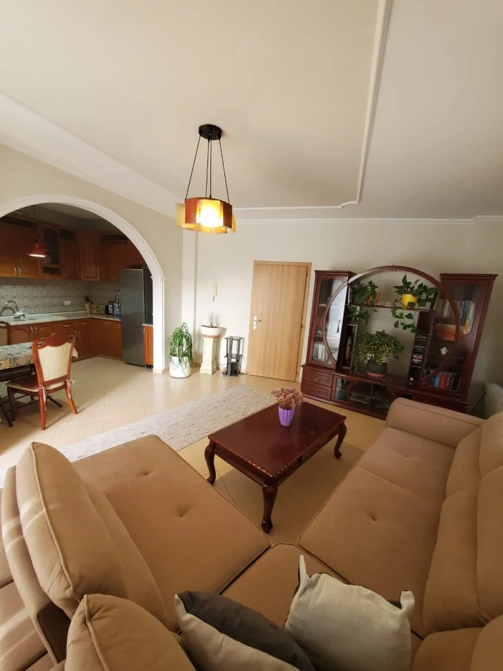 Tirane, shitet apartament 2+1 Kati 2, 103 m² 130.000 € (Fresku)