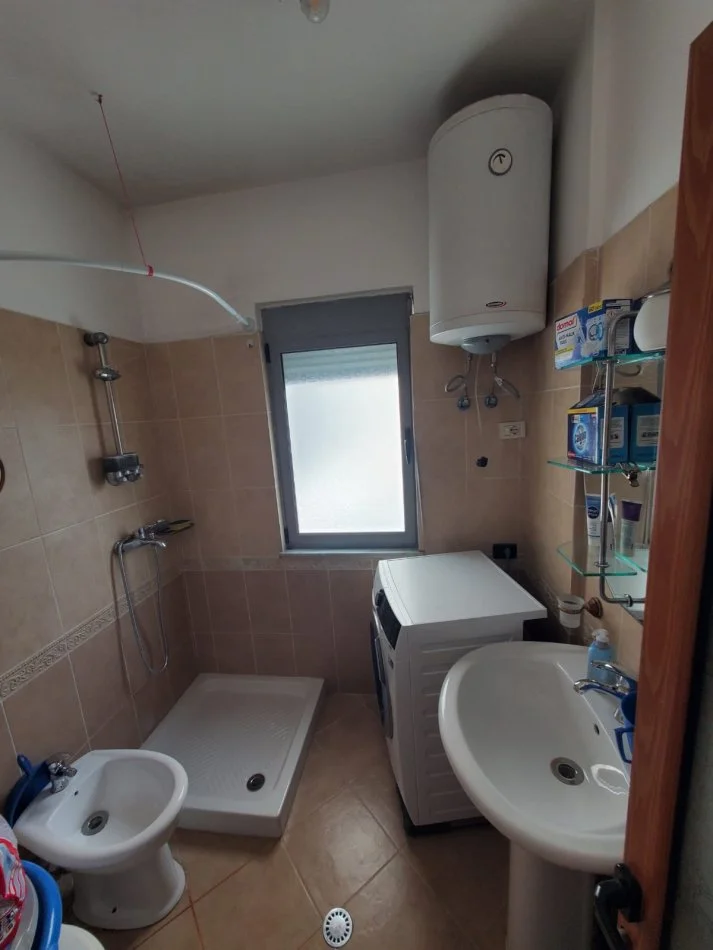 Tirane, shitet apartament 2+1 Kati 2, 103 m² 130.000 € (Fresku)