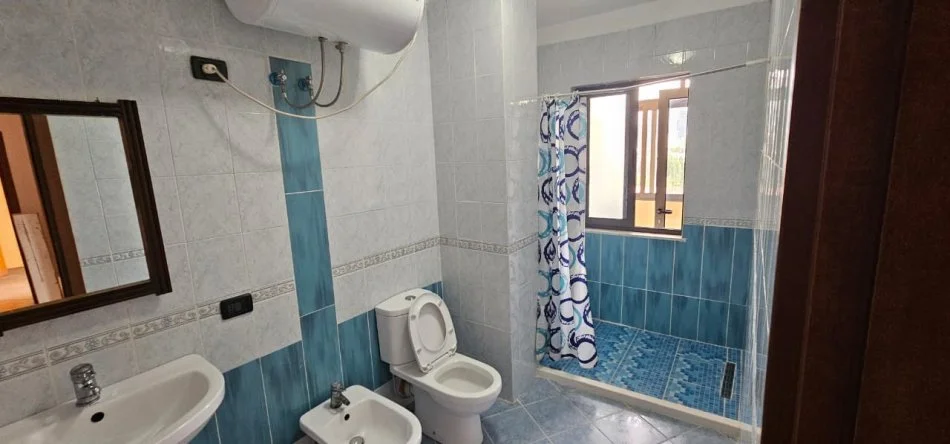 Jepet me Qira Apartament 2+1+2  tek Komuna e Parisit 600 €!