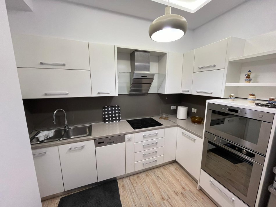Tirane, shitet apartament 2+1 Kati 4, 112 m² 257.000 € (Kompleksi Kika 2, Komuna e Parisit)