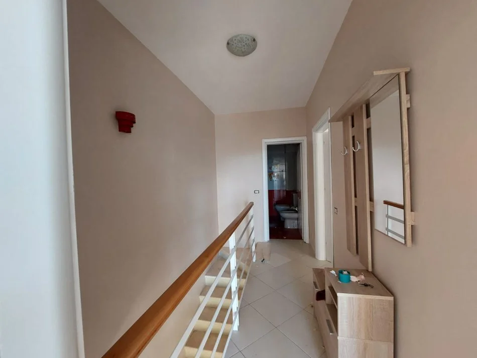 Tirane, jepet me qera Dublex Kati 0, 130 m² 950 € (Kodra e diellit)