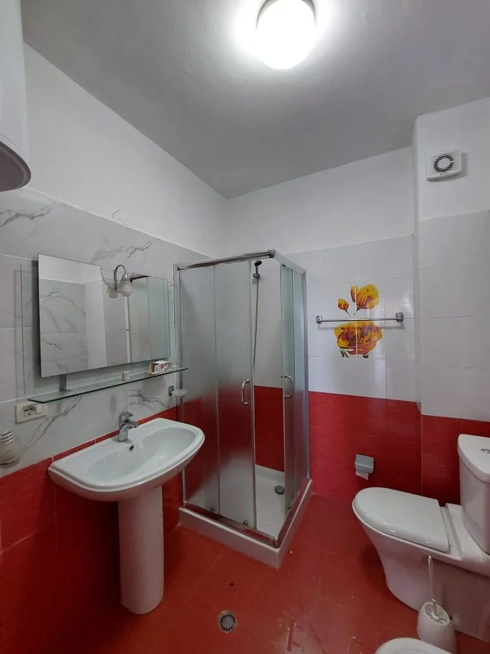 Tirane, jepet me qera Dublex Kati 0, 130 m² 950 € (Kodra e diellit)