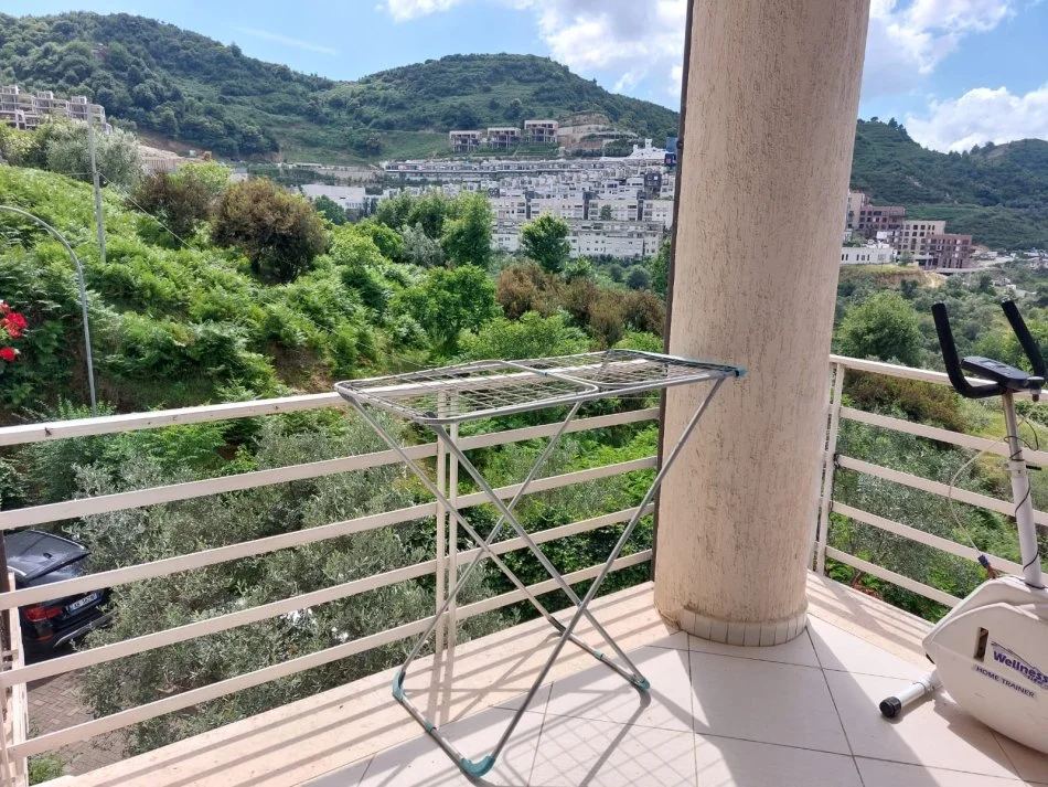 Tirane, jepet me qera Dublex Kati 0, 130 m² 950 € (Kodra e diellit)