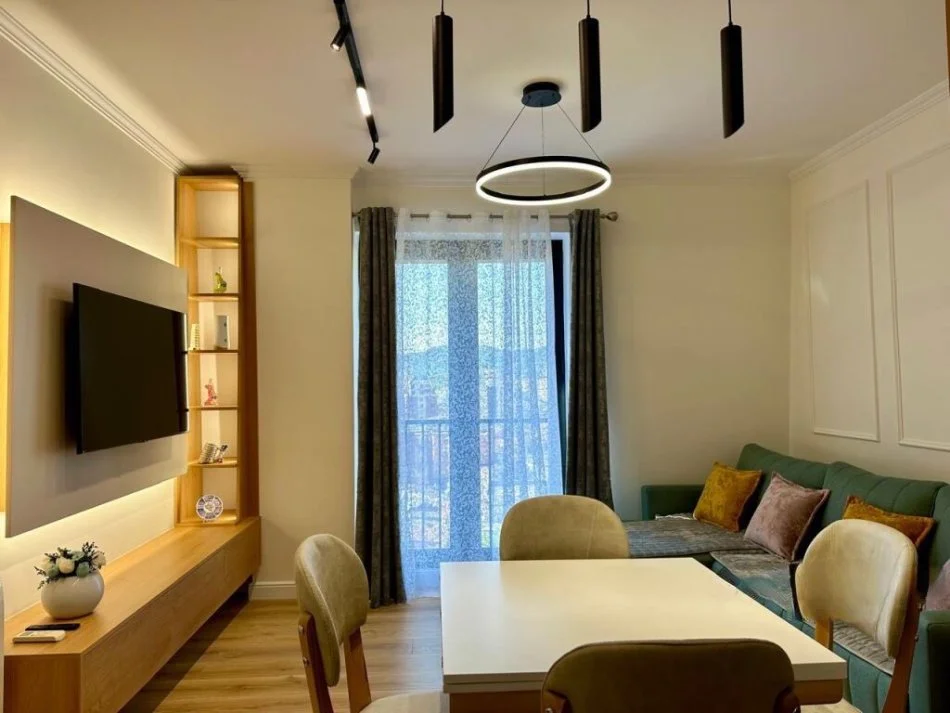 Tirane, jepet me qera apartament 1+1 Kati 8, 62 m² 800 € (rruga e Kavajes)