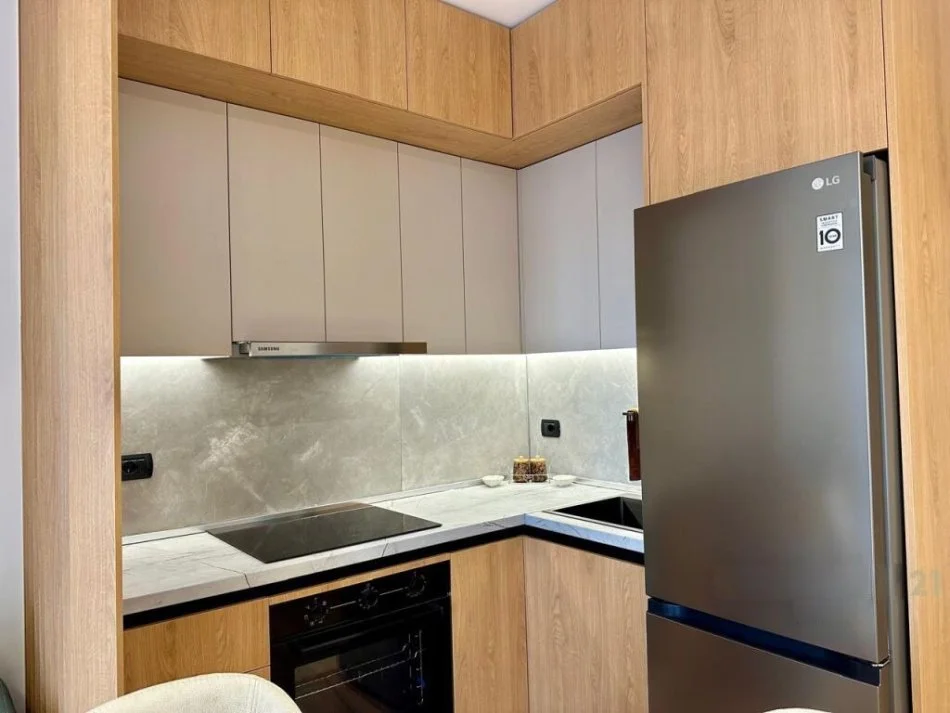 Tirane, jepet me qera apartament 1+1 Kati 8, 62 m² 800 € (rruga e Kavajes)