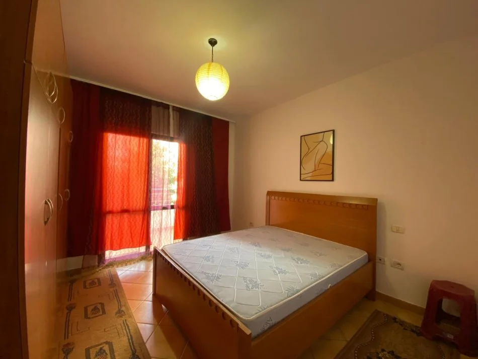 Tirane, jepet me qera apartament 1+1+Ballkon Kati 3, 67 m² 450 € (Kompleksi Dinamo)