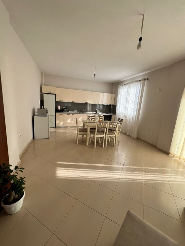 Tirane, jepet me qera shtepi 2 Katshe Kati 2, 3.100 m² 2.500 € (Lundër) TT 1127