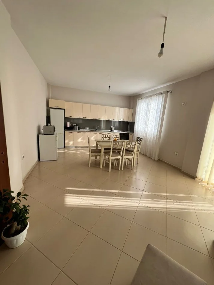Tirane, jepet me qera shtepi 2 Katshe Kati 2, 3.100 m² 2.500 € (Lundër)
