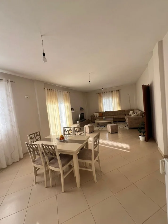 Tirane, jepet me qera shtepi 2 Katshe Kati 2, 3.100 m² 2.500 € (Lundër)