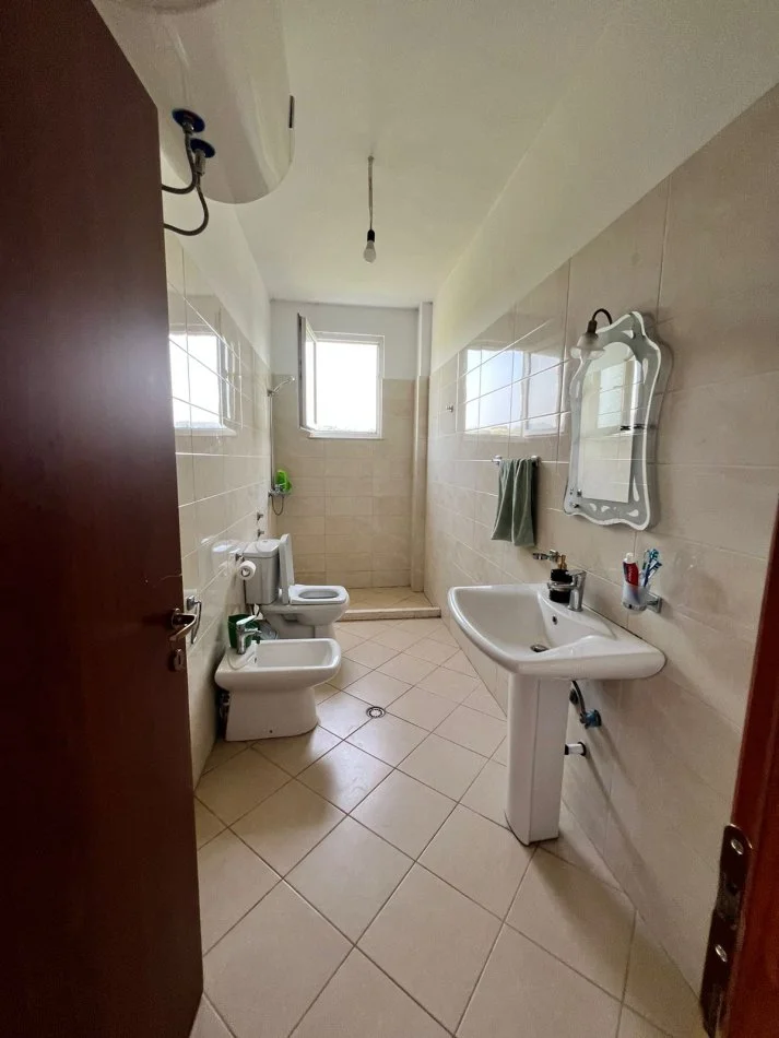 Tirane, jepet me qera shtepi 2 Katshe Kati 2, 3.100 m² 2.500 € (Lundër)