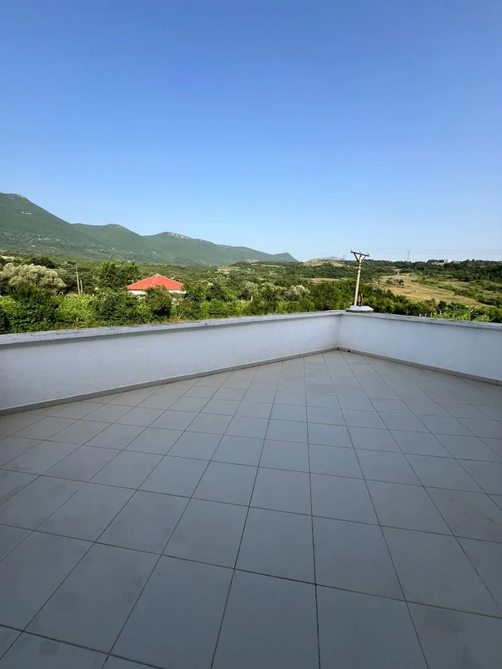 Tirane, jepet me qera shtepi 2 Katshe Kati 2, 3.100 m² 2.500 € (Lundër)