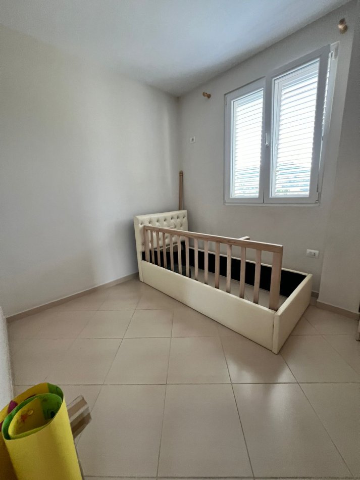 Tirane, jepet me qera shtepi 2 Katshe Kati 2, 3.100 m² 2.500 € (Lundër) TT 1127