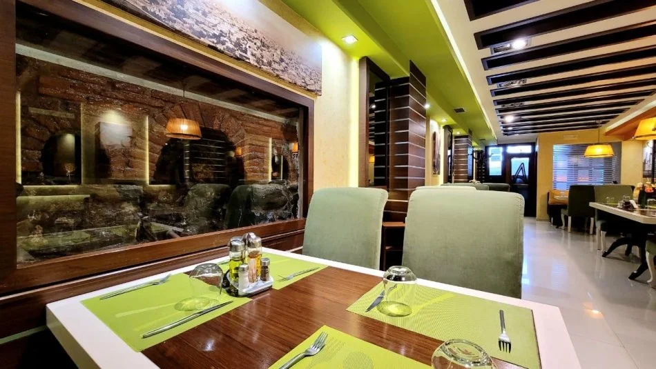 Korce, jepet me qera hotel Kati 0, 700 m² 2.500 € (Pedonale Korce)