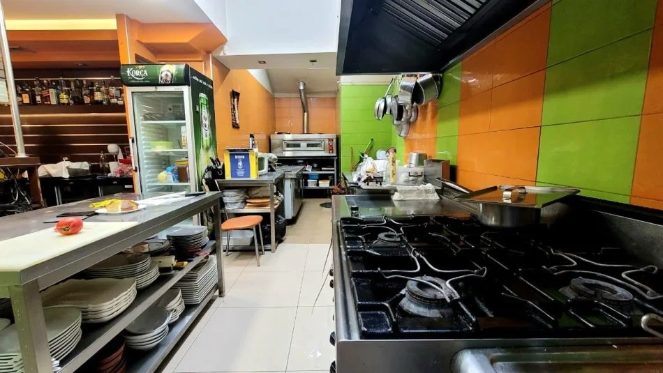 Korce, jepet me qera hotel Kati 0, 700 m² 2.500 € (Pedonale Korce)