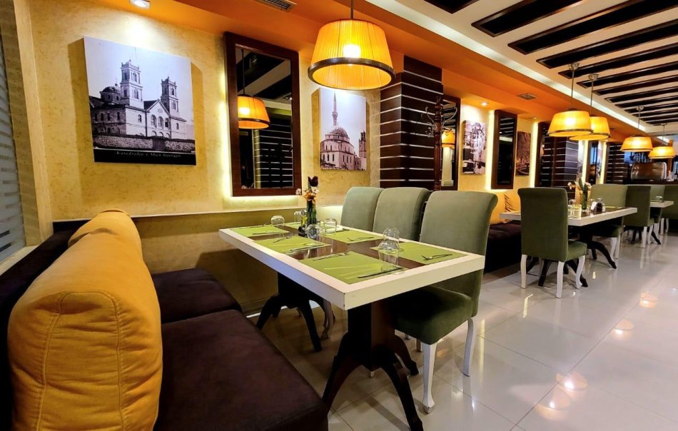 Korce, shitet hotel , 700 m² 1.200.000 € (Pedonale Korce)