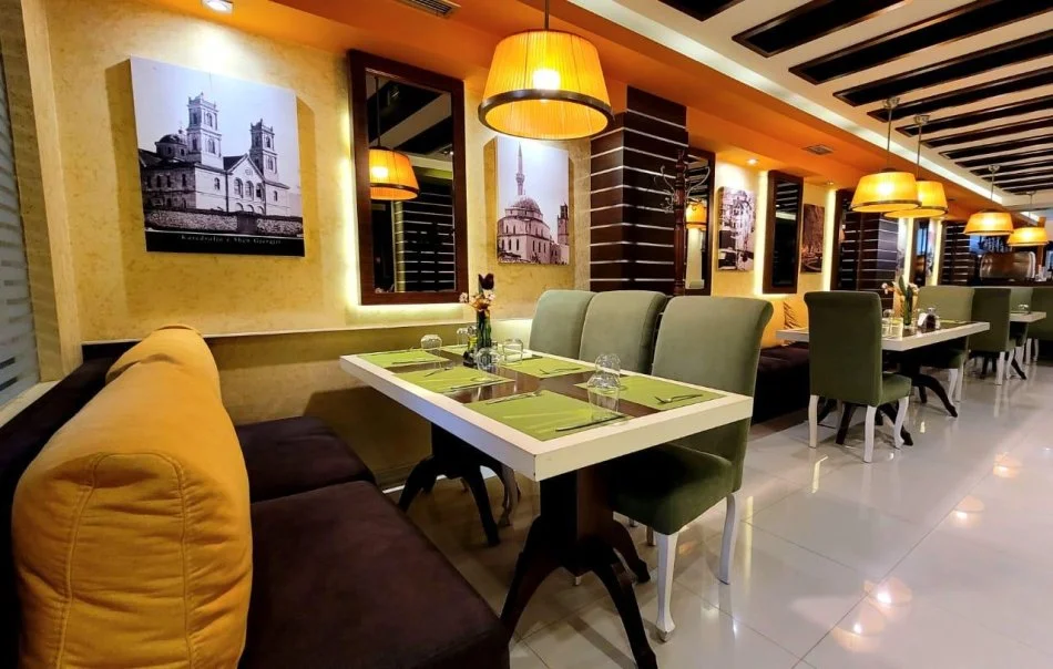 Korce, jepet me qera hotel Kati 0, 700 m² 2.500 € (Pedonale Korce)