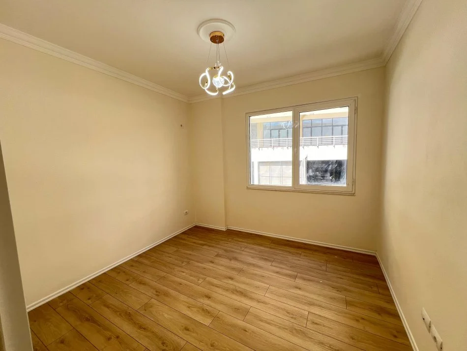 Tirane, shes apartament 3+1+Ballkon Kati 3, 145 m² 230.000 € (KOPSHTI ZOOLOGJIK)