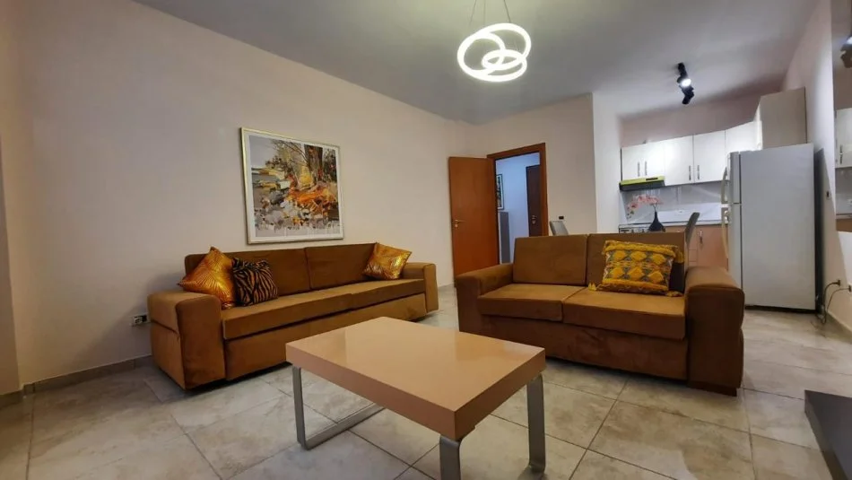 Apartament 1+1 me qira tek Kopshti Botanik 600 €!