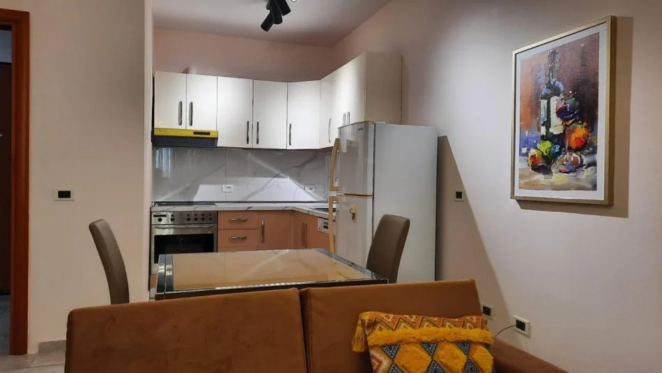 Apartament 1+1 me qira tek Kopshti Botanik 600 €!