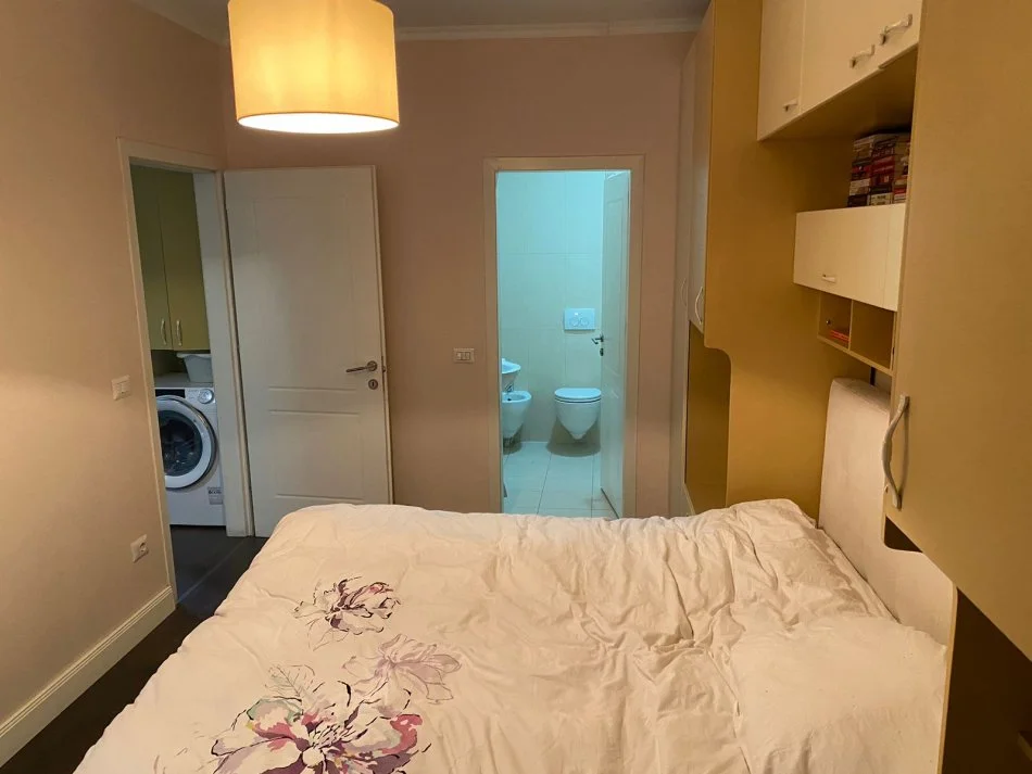 Tirane, jepet me qera apartament 2+1 Kati 2, 115 m² 700 € (Komuna Parisit)