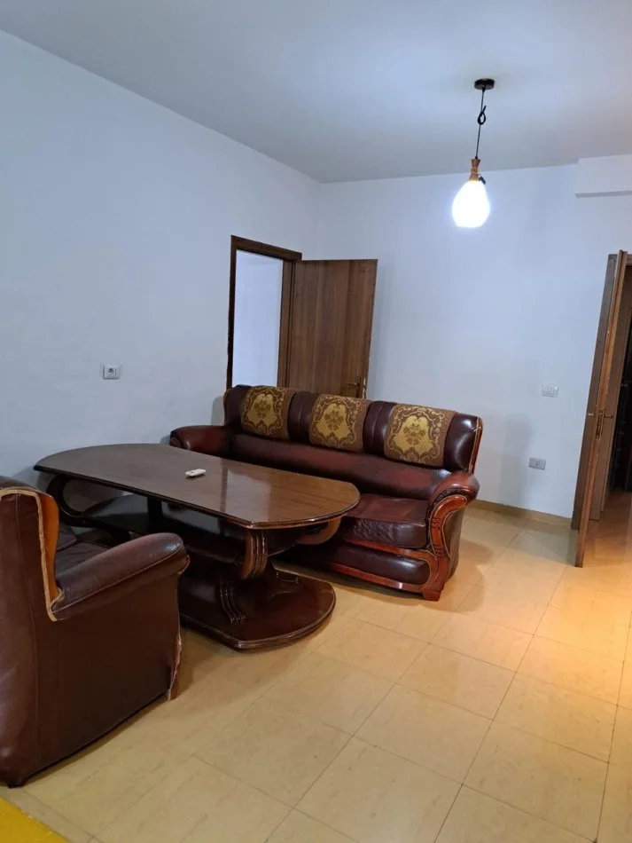Apartament 2+1+2 për qira tek Rruga e Elbasanit, prane Gjimnazit Asim Vokshi! 700 €