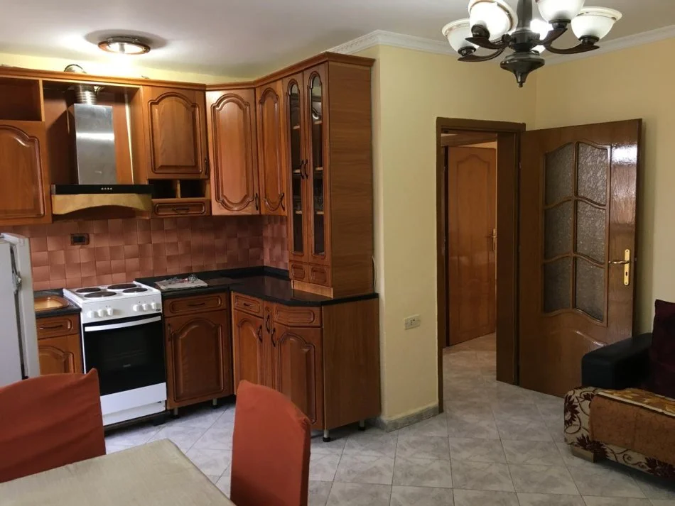 Tirane, jepet me qera apartament 2+1 Kati 5, 75 m² 400 € (Ish restorant Durresi)
