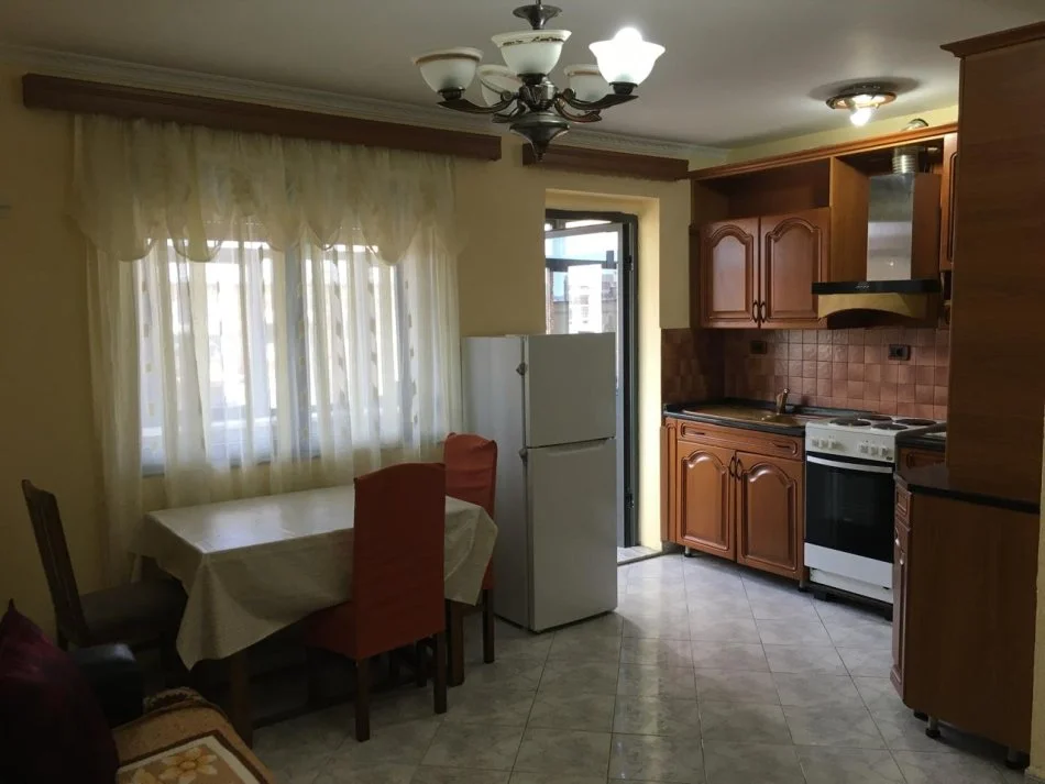 Tirane, jepet me qera apartament 2+1 Kati 5, 75 m² 400 € (Ish restorant Durresi)