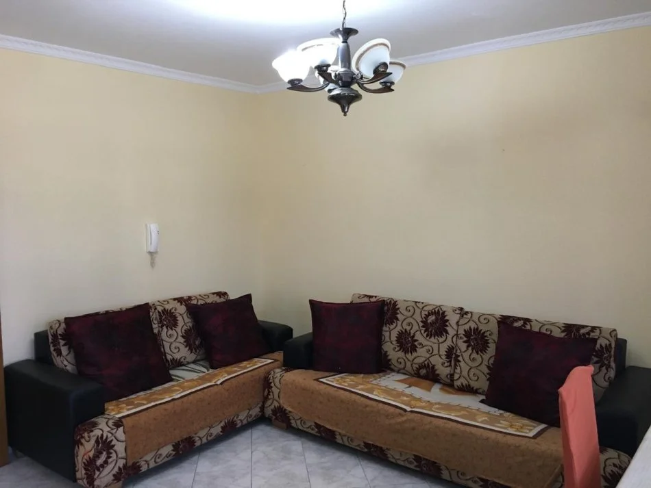 Tirane, jepet me qera apartament 2+1 Kati 5, 75 m² 400 € (Ish restorant Durresi)