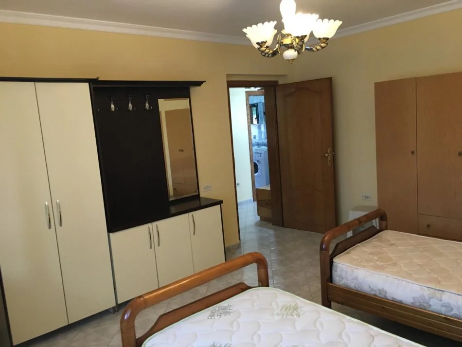 Tirane, jepet me qera apartament 2+1 Kati 5, 75 m² 400 € (Ish restorant Durresi)