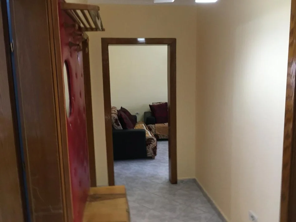 Tirane, jepet me qera apartament 2+1 Kati 5, 75 m² 400 € (Ish restorant Durresi)