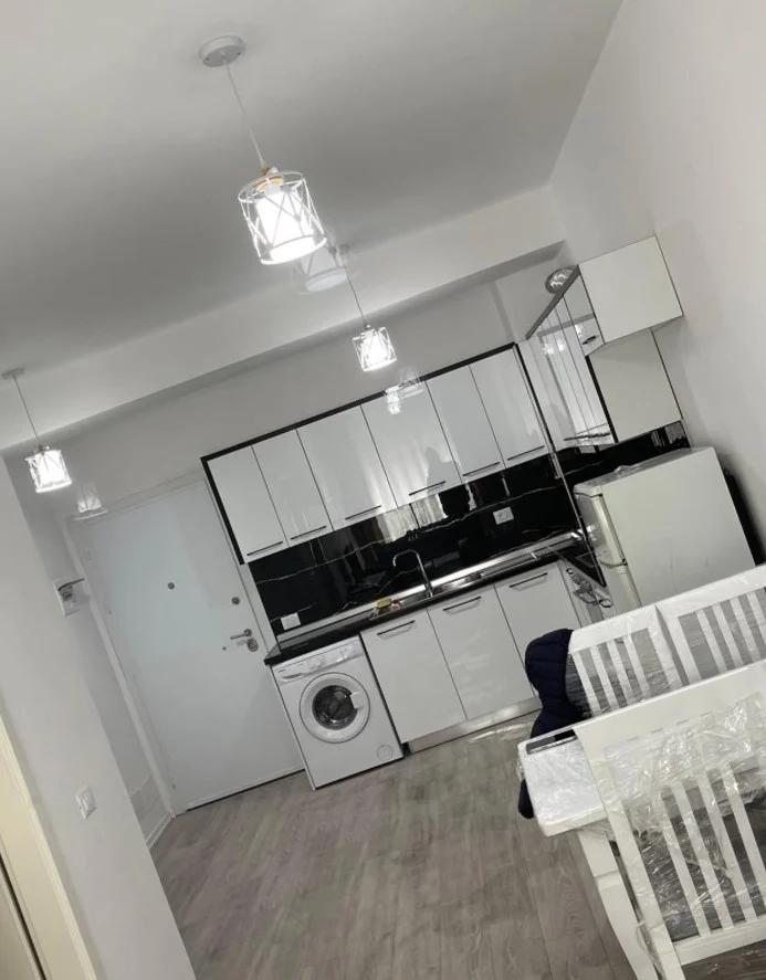 Tirane, jepet me qera apartament 1+1+Ballkon Kati 3, 58 m² 400 € (Ali Demi)