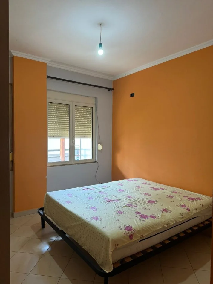 Tirane, jepet me qera apartament 1+1+Ballkon Kati 3, 50 m² 400 € (kopshi zoologjik)
