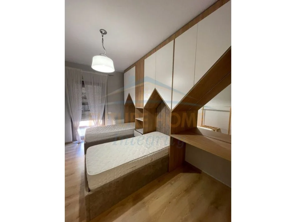 Tirane, jepet me qera apartament 2+1 Kati 6, 110 m² 1.200 € (Rruga e Kavajes)