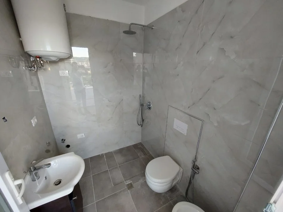 Tirane, jap me qera apartament 1+1+Ballkon Kati 6, 55 m² 550 € (Rruga Dritan Hoxha)