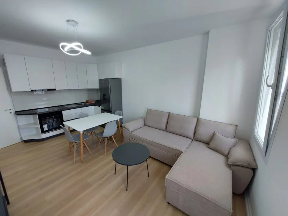Tirane, jap me qera apartament 1+1+Ballkon Kati 6, 55 m² 550 € (Rruga Dritan Hoxha)