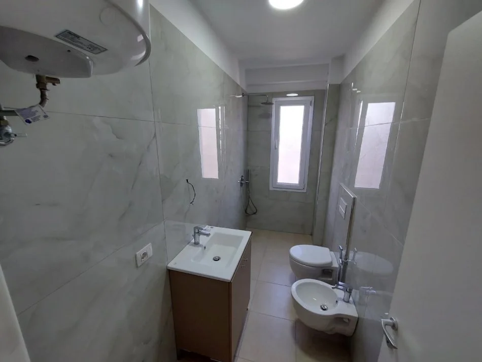 Tirane, jepet me qera apartament 2+1+Ballkon Kati 9, 73 m² 650 € (Dritan Hoxha)