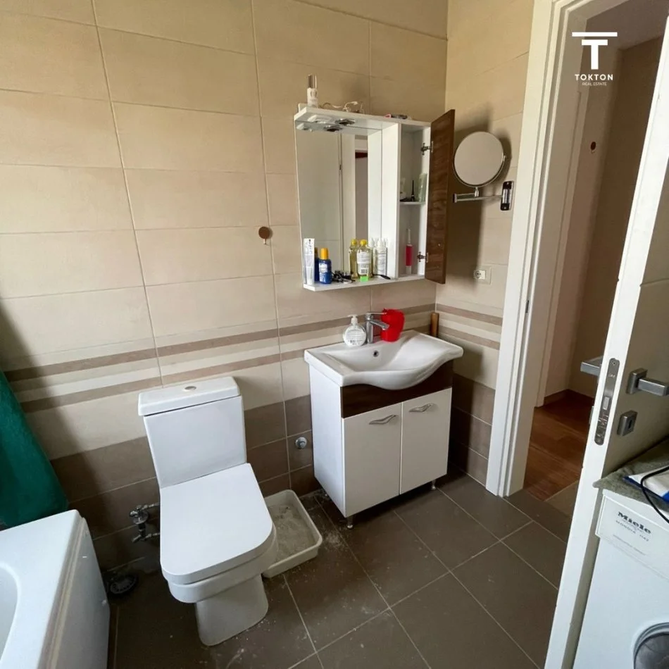 Tirane, shitet apartament 2+1+Ballkon Kati 3, 105 m² 103.000 € (SELITE E VOGEL)