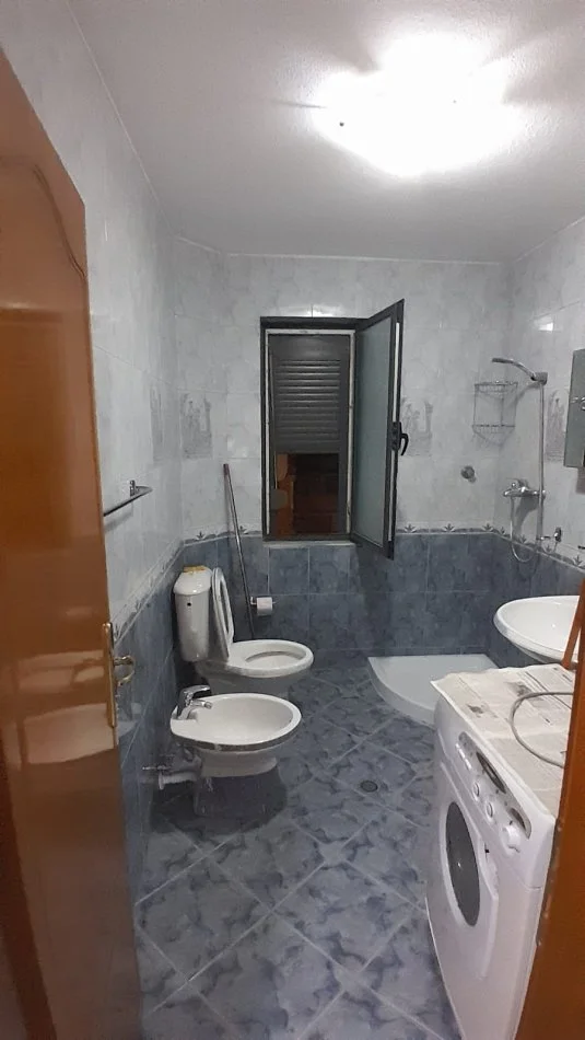 Tirane, Apartament 2+1 me qira Kati 5, 96 m² 400 € (Rruga e Dibres)