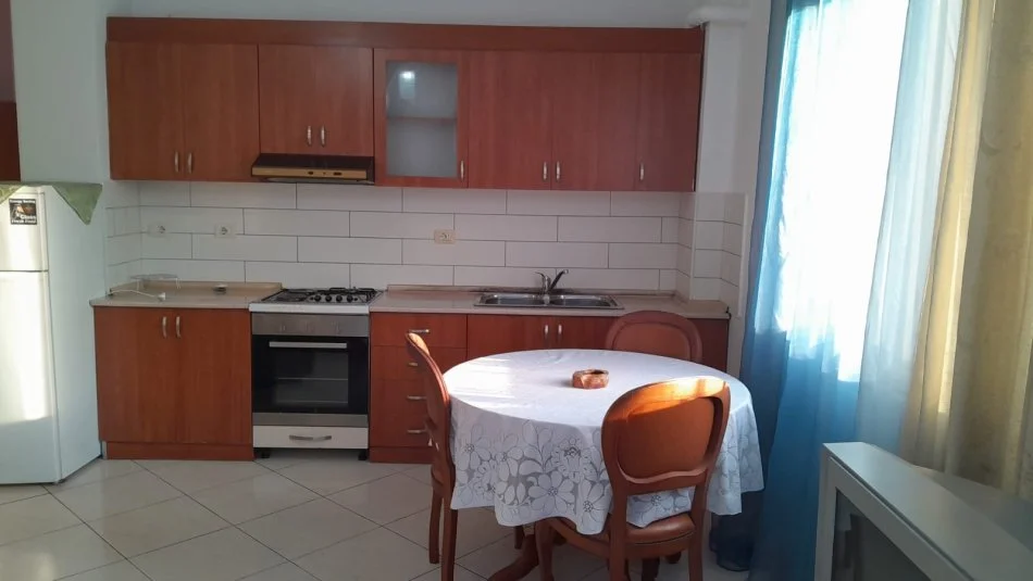 Tirane, Apartament me qira  1+1 Kati 3, 67 m² 30 000 ALL  (Fuat Toptani)