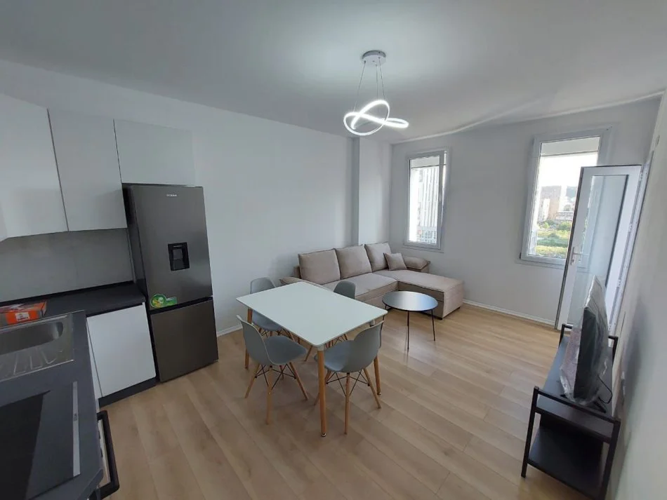 Tirane, jepet me qera apartament 1+1+Ballkon Kati 4, 55 m² 550 € (rruga Dritan Hoxha)