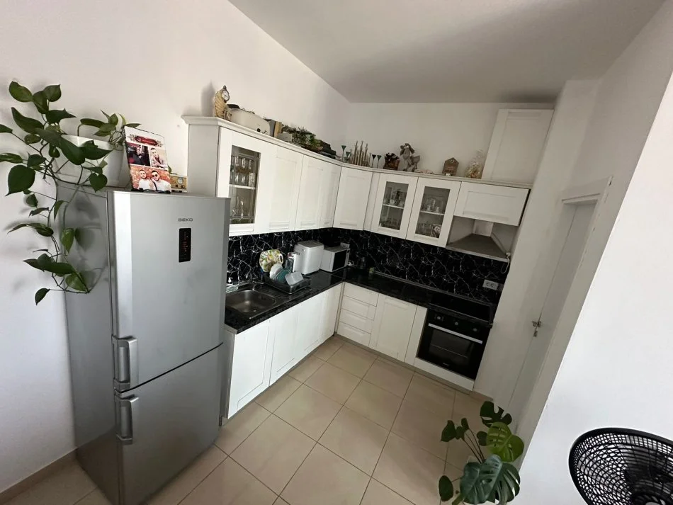 Tirane, jepet me qera apartament 2+1+Ballkon Kati 6, 80 m² 400 € (Kamez)