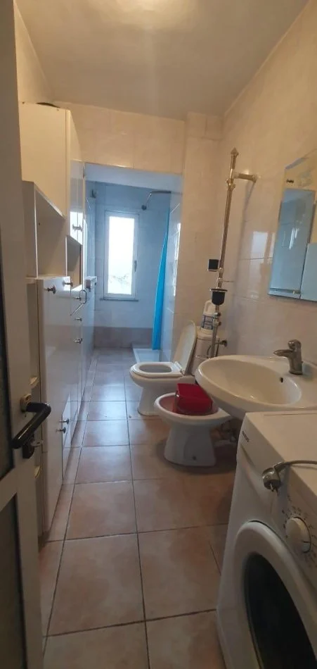 Tirane, jepet me qera apartament 2+1+Ballkon Kati 3, 75 m² 400 € (Hoxha Tahsim)