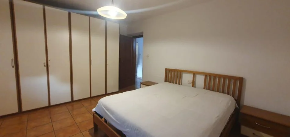 Tirane, jepet me qera apartament 2+1+Ballkon Kati 3, 75 m² 400 € (Hoxha Tahsim)