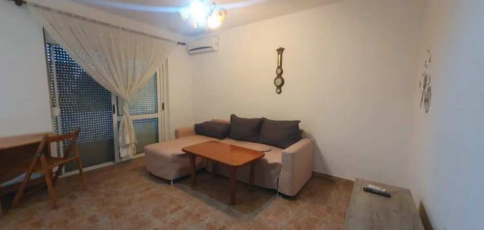 Tirane, jepet me qera apartament 2+1+Ballkon Kati 3, 75 m² 400 € (Hoxha Tahsim)